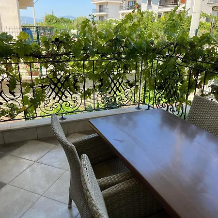 Grand Teos Apartment